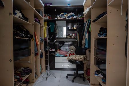 Casa à venda com 311m², 5 quartos e 1 vaga