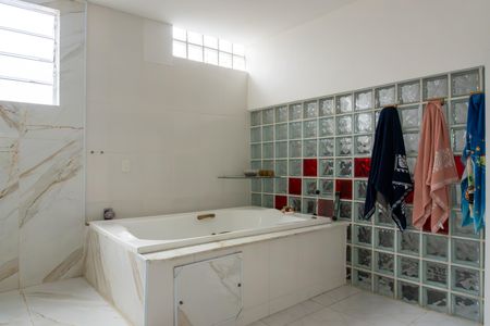 Casa à venda com 311m², 5 quartos e 1 vaga