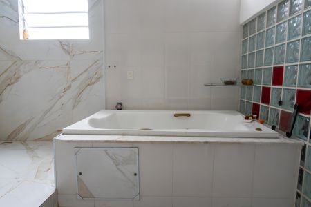 Casa à venda com 311m², 5 quartos e 1 vaga