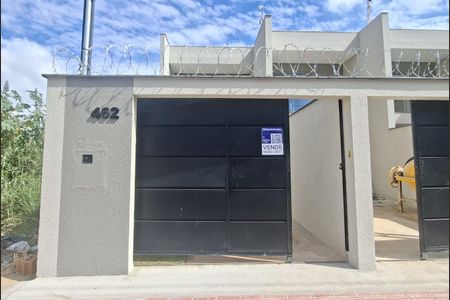 fachada / placa: cghu 39 de casa à venda com 2 quartos, 110m² em Parque Xangri-lá, Contagem