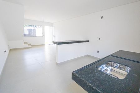 cozinha de casa à venda com 2 quartos, 110m² em Parque Xangri-lá, Contagem