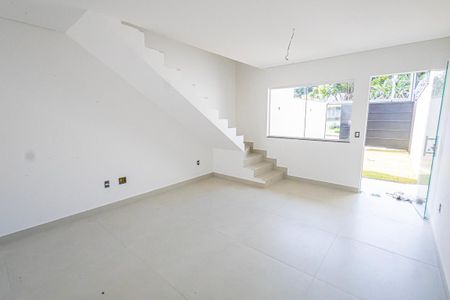 Casa à venda com 100m², 2 quartos e 1 vaga Casa à venda com 100m², 2 quartos e 1 vagasala
