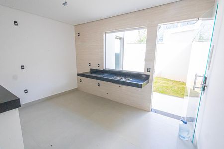 cozinha de casa à venda com 2 quartos, 100m² em Parque Xangri-lá, Contagem