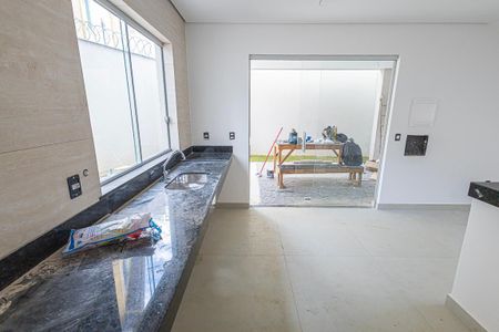 cozinha de casa à venda com 3 quartos, 150m² em Parque Xangri-lá, Contagem