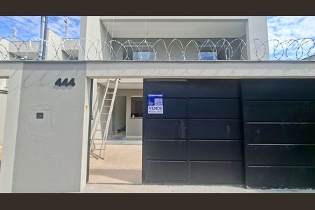 Fachada / placa: sjso 135 de casa à venda com 3 quartos, 150m² em Parque Xangri-lá, Contagem