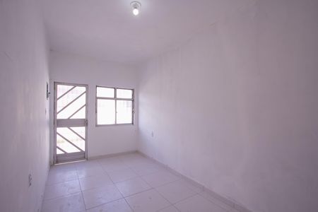 Sala de casa para alugar com 2 quartos, 60m² em Colubandê, São Gonçalo