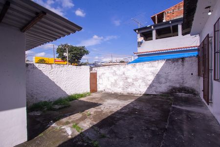 Casa para alugar com 60m², 2 quartos e 1 vaga Casa para alugar com 60m², 2 quartos e 1 vagaQuintal