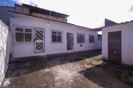 Casa para alugar com 60m², 2 quartos e 1 vaga Casa para alugar com 60m², 2 quartos e 1 vagaQuintal