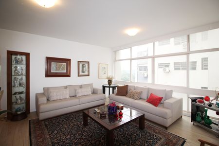 Apartamento para alugar com 142m², 3 quartos e 2 vagas Apartamento para alugar com 142m², 3 quartos e 2 vagasSala