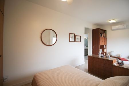Apartamento para alugar com 142m², 3 quartos e 2 vagas Apartamento para alugar com 142m², 3 quartos e 2 vagasSuíte