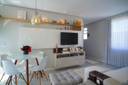 Apartamento à venda com 70m², 2 quartos e 1 vaga Apartamento à venda com 70m², 2 quartos e 1 vagaSala
