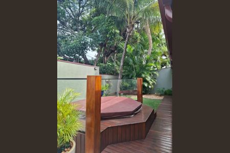 Casa de condomínio à venda com 521m², 5 quartos e 8 vagas