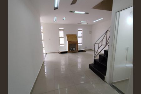 Casa para alugar com 160m², 3 quartos e 3 vagas Casa para alugar com 160m², 3 quartos e 3 vagasSala