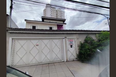 Casa para alugar com 160m², 3 quartos e 3 vagas Casa para alugar com 160m², 3 quartos e 3 vagasFachada