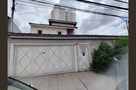 Casa para alugar com 160m², 3 quartos e 3 vagas Casa para alugar com 160m², 3 quartos e 3 vagasFachada