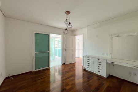 Casa de condomínio para alugar com 400m², 4 quartos e 4 vagas