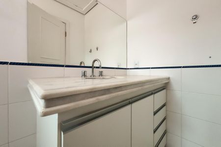 Casa de condomínio para alugar com 400m², 4 quartos e 4 vagas