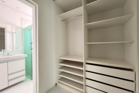 Casa de condomínio para alugar com 400m², 4 quartos e 4 vagas