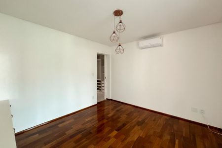 Casa de condomínio para alugar com 400m², 4 quartos e 4 vagas