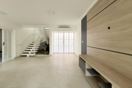 Casa de condomínio para alugar com 400m², 4 quartos e 4 vagas