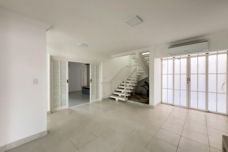 Casa de condomínio para alugar com 400m², 4 quartos e 4 vagas