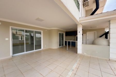 Casa de condomínio para alugar com 400m², 4 quartos e 4 vagas