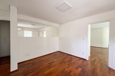 Casa de condomínio para alugar com 400m², 4 quartos e 4 vagas