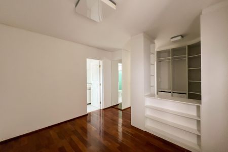 Casa de condomínio para alugar com 400m², 4 quartos e 4 vagas
