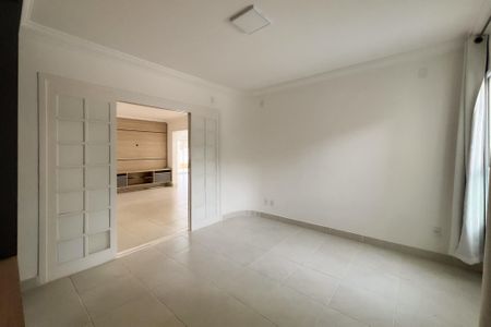 Casa de condomínio para alugar com 400m², 4 quartos e 4 vagas