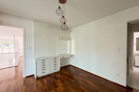 Casa de condomínio para alugar com 400m², 4 quartos e 4 vagas