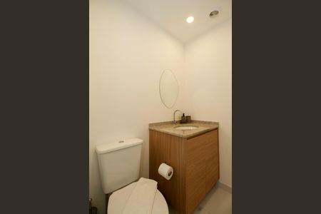 Banheiro de kitnet/studio para alugar com 1 quarto, 30m² em Pinheiros, São Paulo