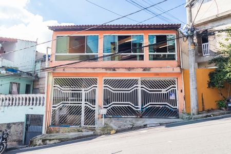 Casa à venda com 120m², 3 quartos e 2 vagas Casa à venda com 120m², 3 quartos e 2 vagasFachada