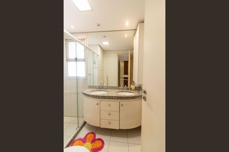 Apartamento à venda com 102m², 3 quartos e 2 vagas Apartamento à venda com 102m², 3 quartos e 2 vagasBanheiro Suíte
