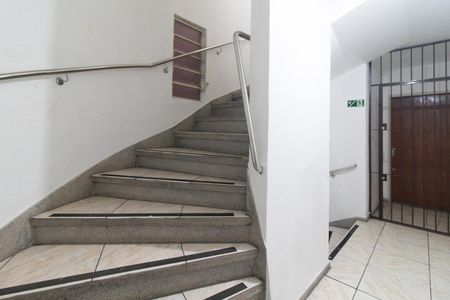 Apartamento para alugar com 32m², 1 quarto e sem vaga Apartamento para alugar com 32m², 1 quarto e sem vagaEscadas