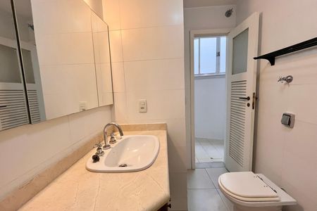 Apartamento à venda com 208m², 3 quartos e 1 vaga Apartamento à venda com 208m², 3 quartos e 1 vagaBanheiro 2