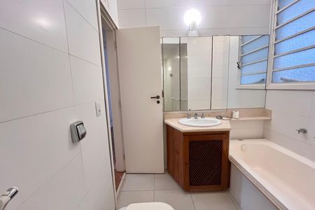 Apartamento à venda com 208m², 3 quartos e 1 vaga Apartamento à venda com 208m², 3 quartos e 1 vagaBanheiro 1