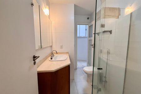 Apartamento à venda com 208m², 3 quartos e 1 vaga Apartamento à venda com 208m², 3 quartos e 1 vagaBanheiro 2