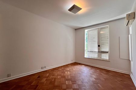 Apartamento à venda com 208m², 3 quartos e 1 vaga Apartamento à venda com 208m², 3 quartos e 1 vagaQuarto 1