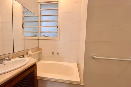 Apartamento à venda com 208m², 3 quartos e 1 vaga Apartamento à venda com 208m², 3 quartos e 1 vagaBanheiro 1