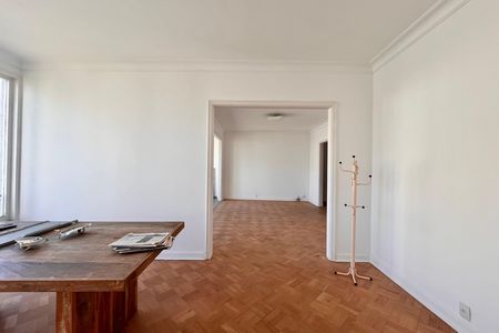 Apartamento à venda com 208m², 3 quartos e 1 vaga Apartamento à venda com 208m², 3 quartos e 1 vagaSala