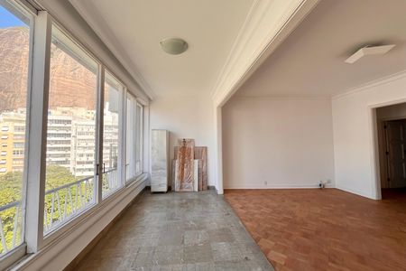 Apartamento à venda com 208m², 3 quartos e 1 vaga Apartamento à venda com 208m², 3 quartos e 1 vagaSala