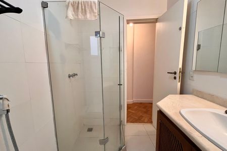 Apartamento à venda com 208m², 3 quartos e 1 vaga Apartamento à venda com 208m², 3 quartos e 1 vagaBanheiro 2