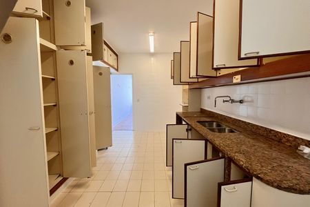 Apartamento à venda com 208m², 3 quartos e 1 vaga Apartamento à venda com 208m², 3 quartos e 1 vagaCozinha