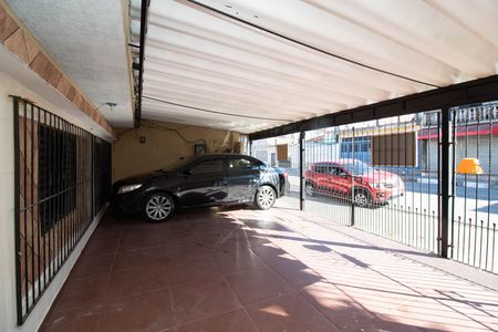 Casa à venda com 250m², 1 quarto e 3 vagas Casa à venda com 250m², 1 quarto e 3 vagasGaragem