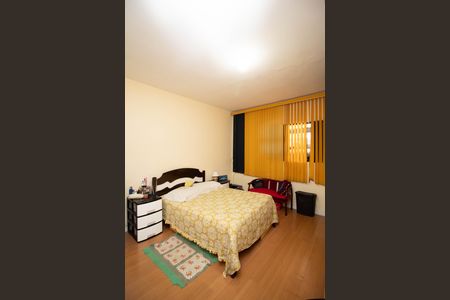 Casa à venda com 250m², 1 quarto e 3 vagas Casa à venda com 250m², 1 quarto e 3 vagasQuarto