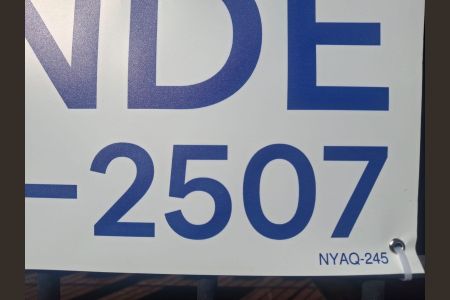 Casa à venda com 250m², 1 quarto e 3 vagas Casa à venda com 250m², 1 quarto e 3 vagasPlaca