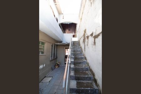 Casa à venda com 250m², 1 quarto e 3 vagas Casa à venda com 250m², 1 quarto e 3 vagasEscada - Casa 2