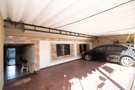 Casa à venda com 250m², 1 quarto e 3 vagas Casa à venda com 250m², 1 quarto e 3 vagasGaragem