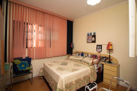 Casa à venda com 250m², 1 quarto e 3 vagas Casa à venda com 250m², 1 quarto e 3 vagasSuíte