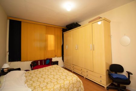 Casa à venda com 250m², 1 quarto e 3 vagas Casa à venda com 250m², 1 quarto e 3 vagasQuarto